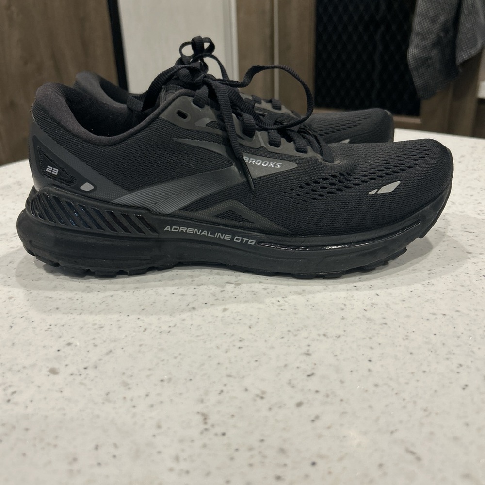 Brooks women’s Black Adrenaline GTS Running Shoes